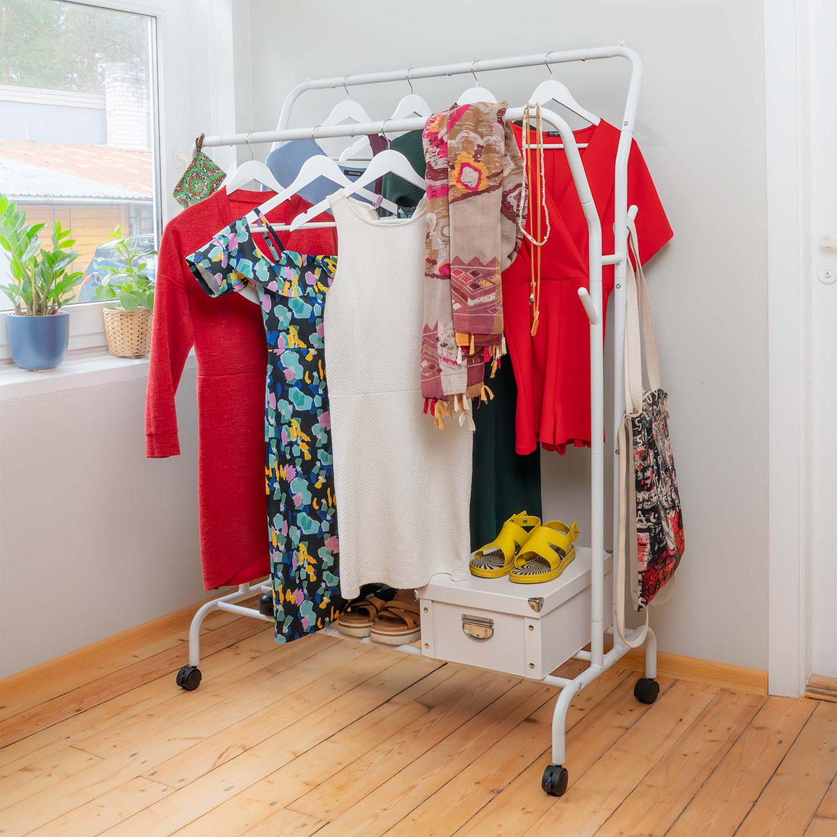 Tatkraft Swan portant vêtement robuste pour magasin ou showroom