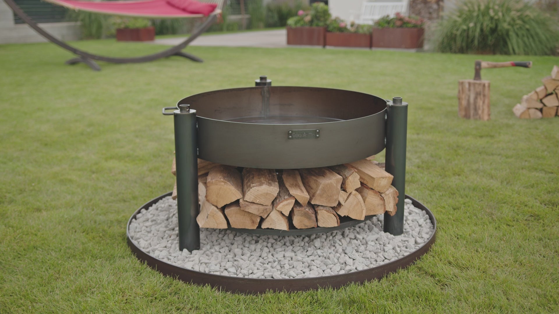 Braséro de jardin avec grille multifonctionnel «MONTANA X» de la grille 60 cm, Cook King, video